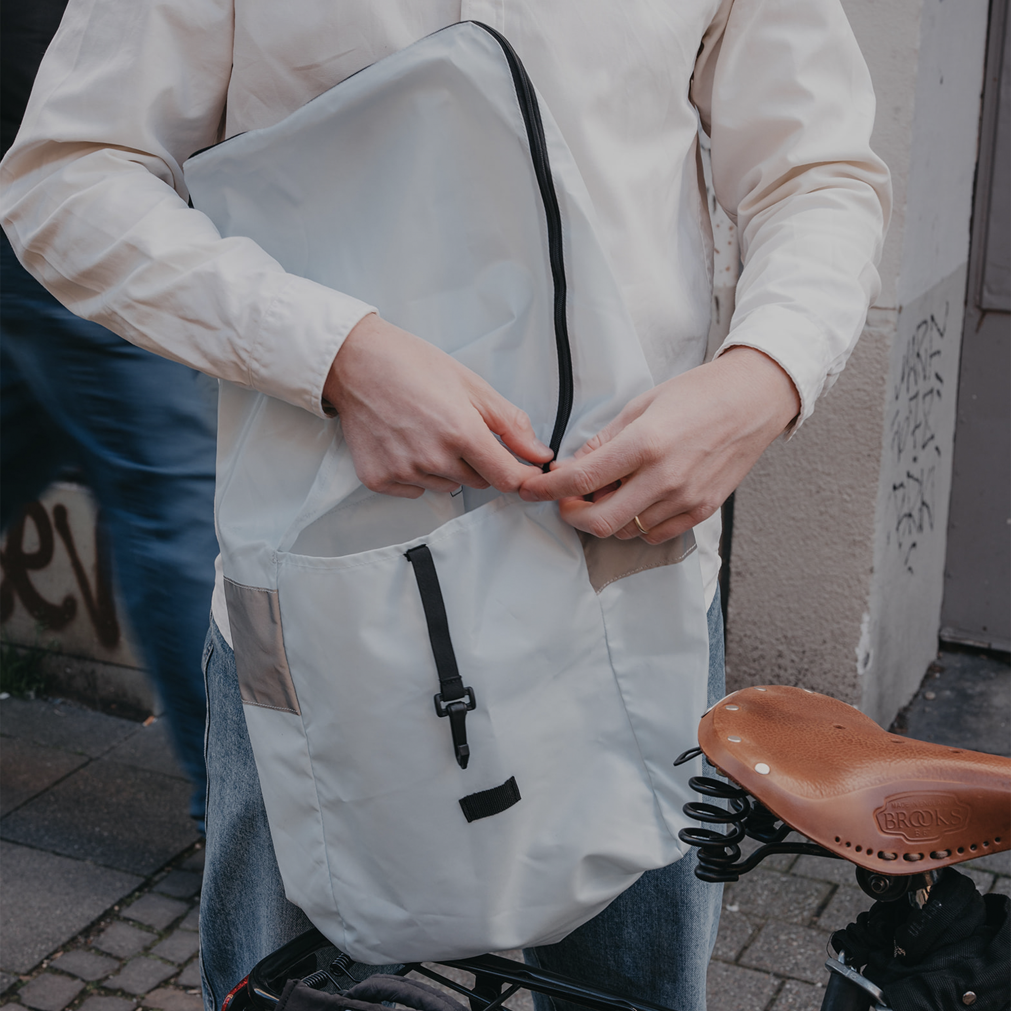 airpaq-dirtcover-rolltop-schutzh-lle-mit-reflektor image 6