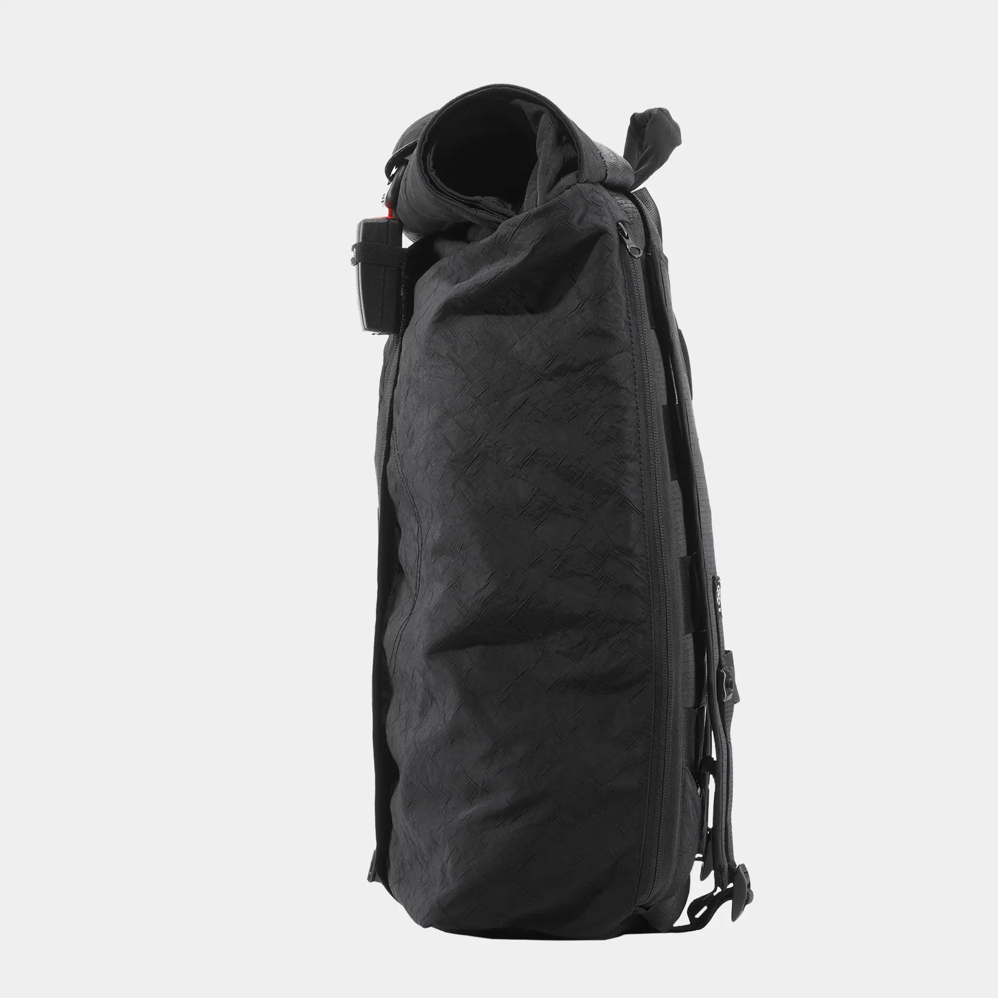 airpaq-rolltop-biq-35l-upcycling-rucksack-bike-set-mit-fahrradhaken image 4
