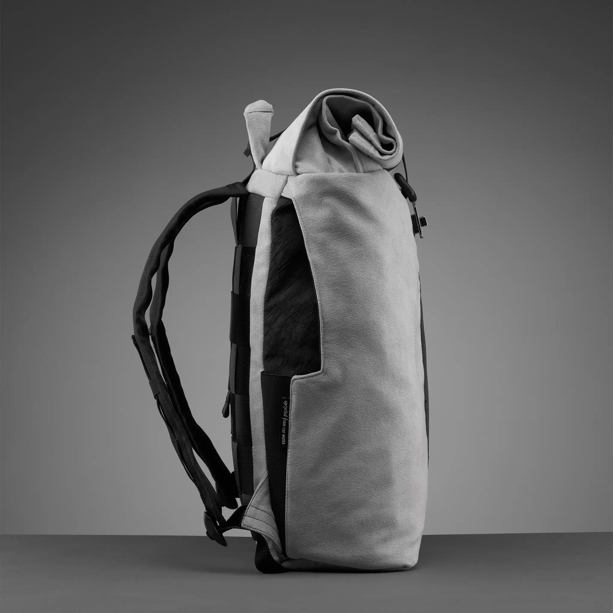 airpaq-rolltop-epiq-upcycling-rucksack-aus-ultrasuede image 6