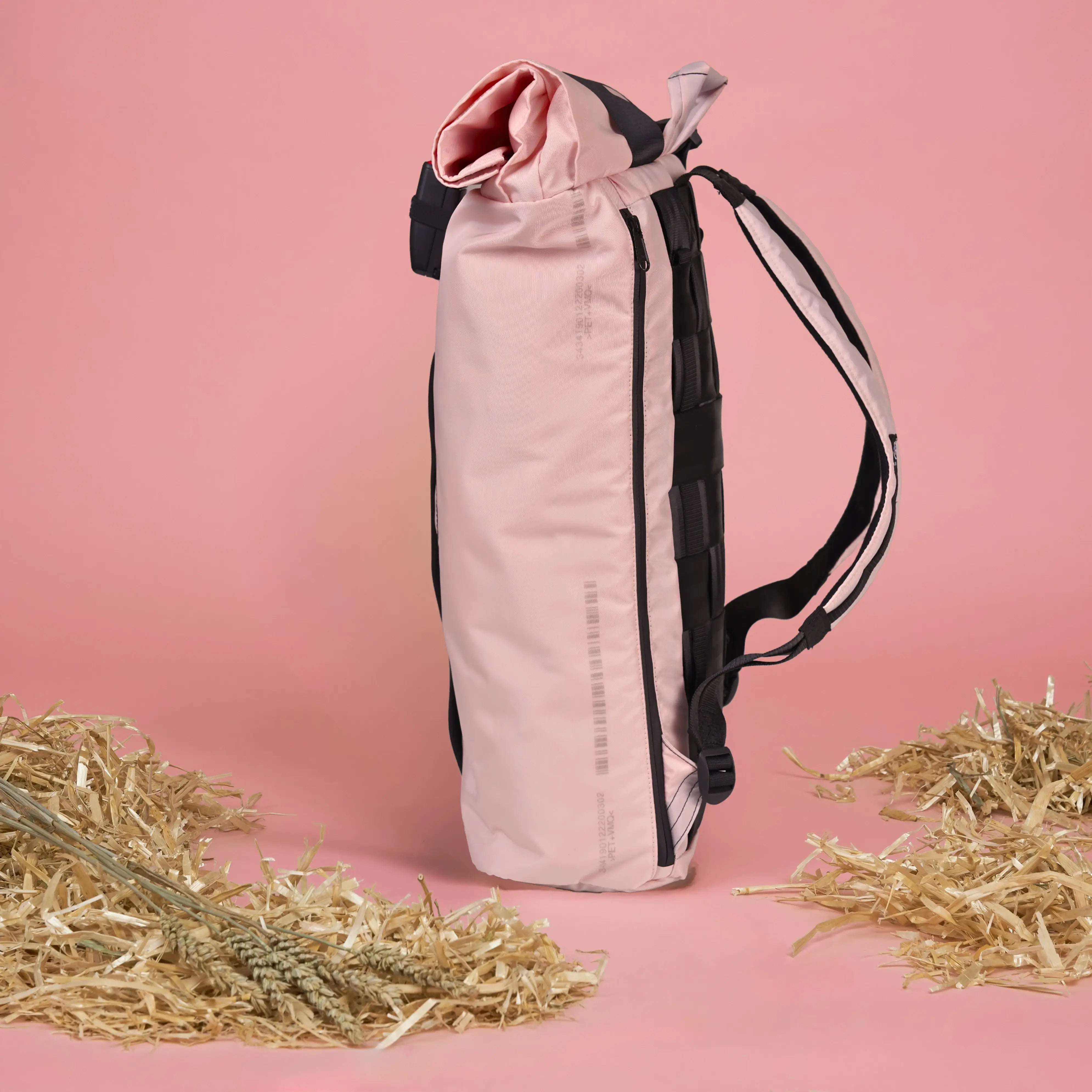 airpaq-rolltop-35l-rucksack-schweine-edition-rosa-upcycling image 2