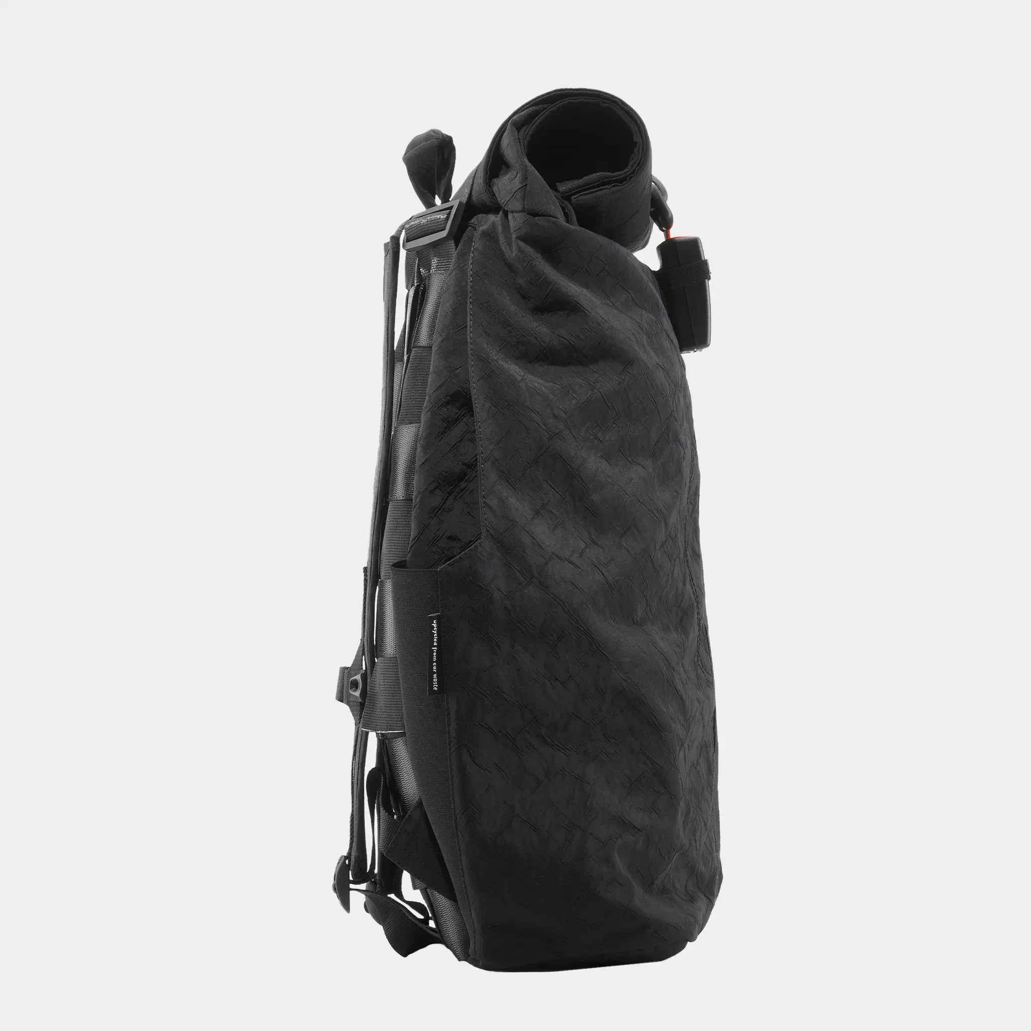 airpaq-rolltop-biq-35l-upcycling-rucksack-bike-set-mit-fahrradhaken image 5
