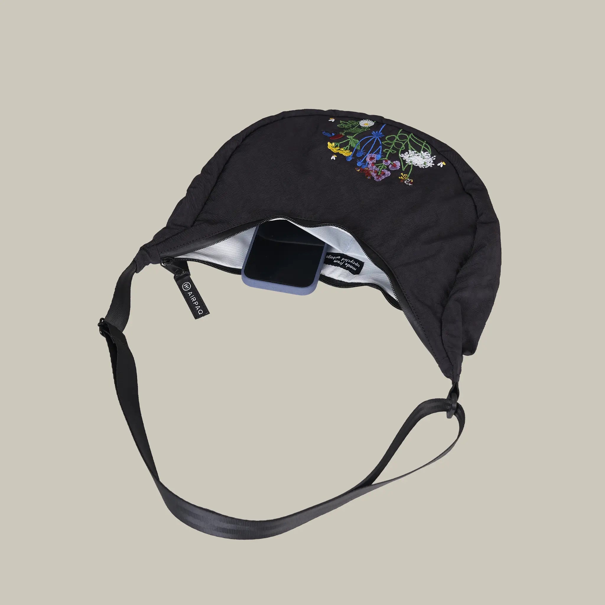airpaq-robinga-moonbaq-mini-sonderedition-upcycling-bauchtasche image 6