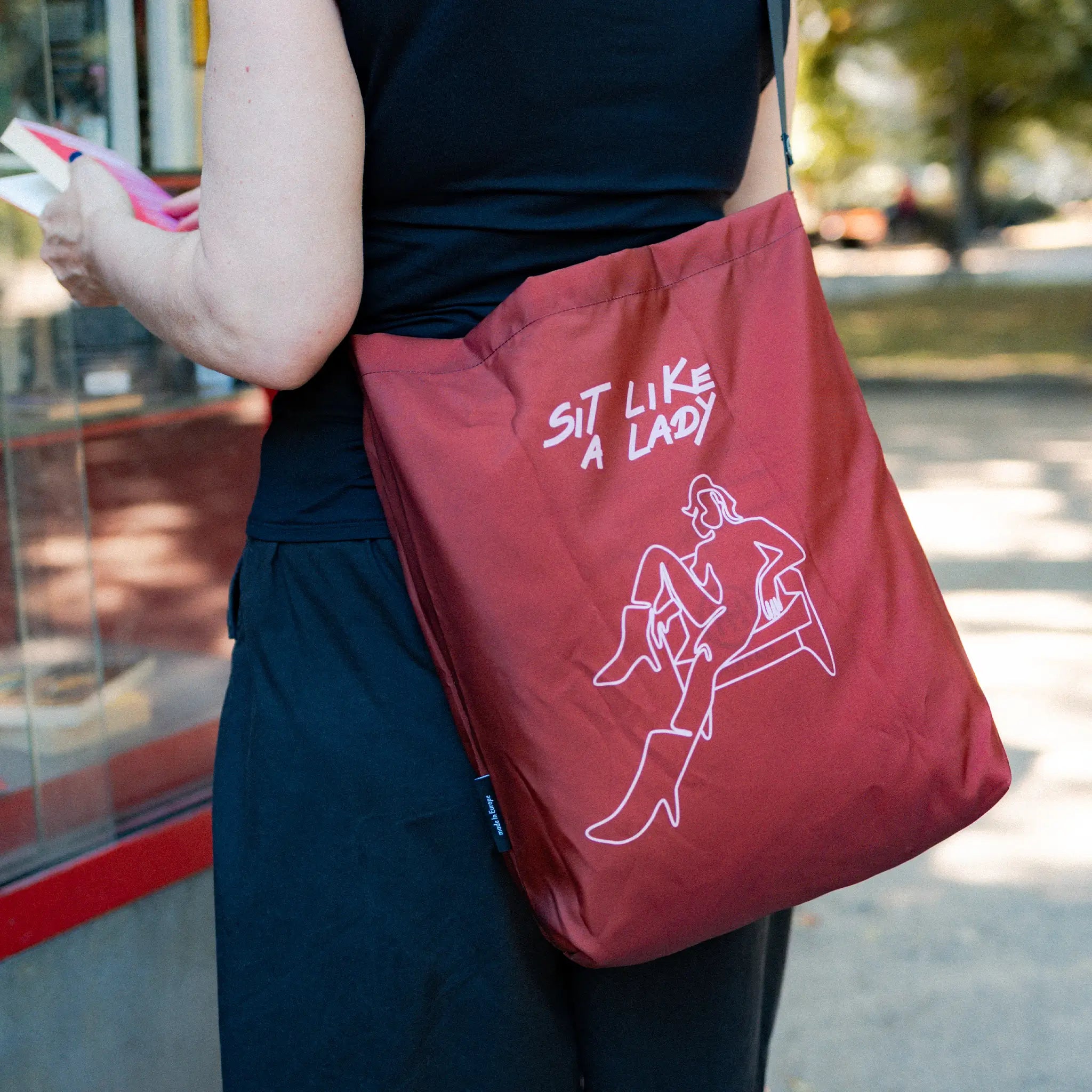 airpaq-period-power-tote-baq-upcycling-tasche-aus-sicherheitsgurt image 6