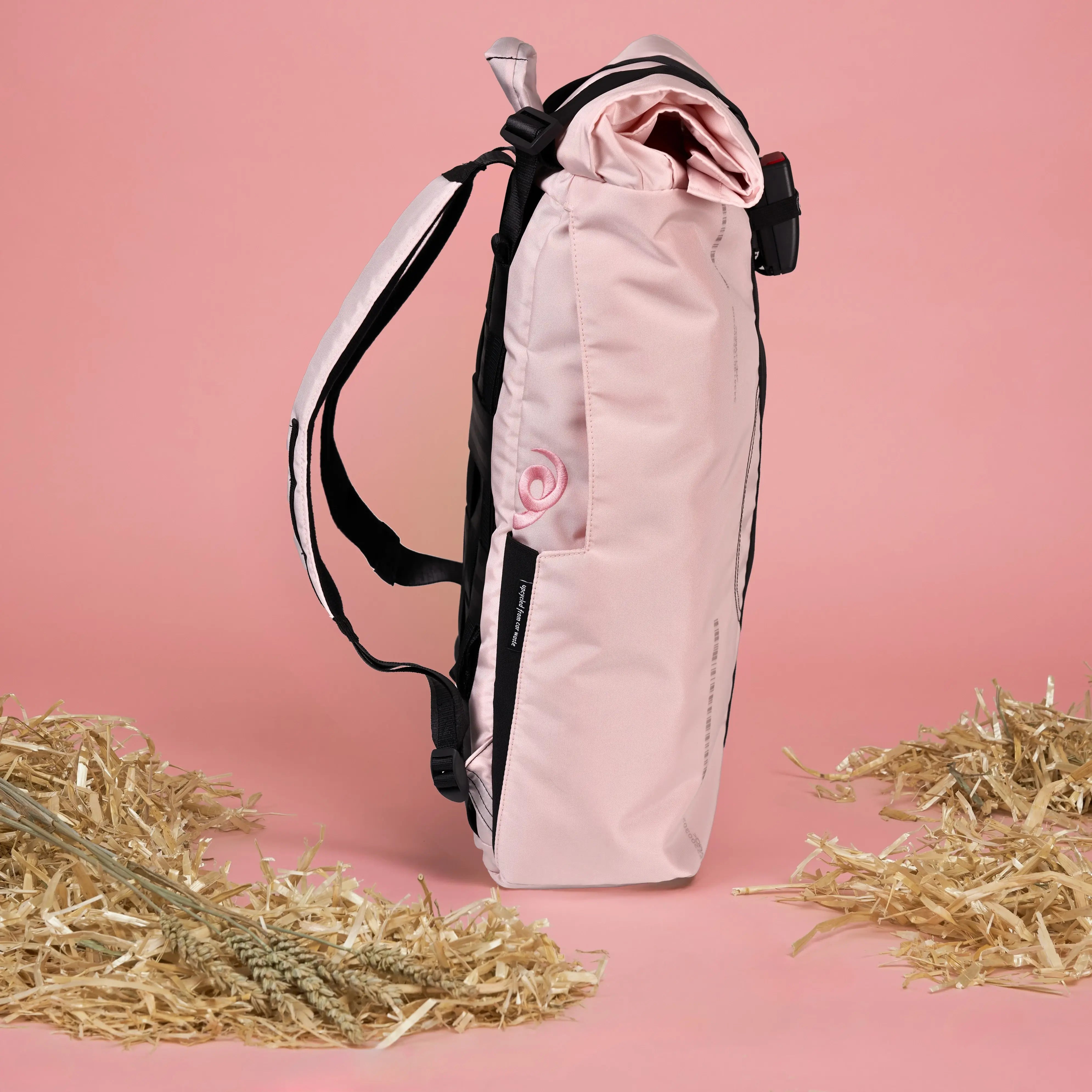 airpaq-rolltop-35l-rucksack-schweine-edition-rosa-upcycling image 3