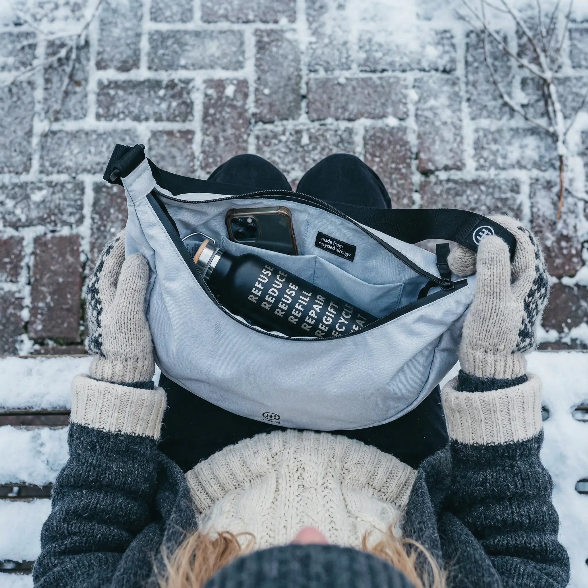 airpaq-undyed-moonbaq-upcycling-bauchtasche image 6