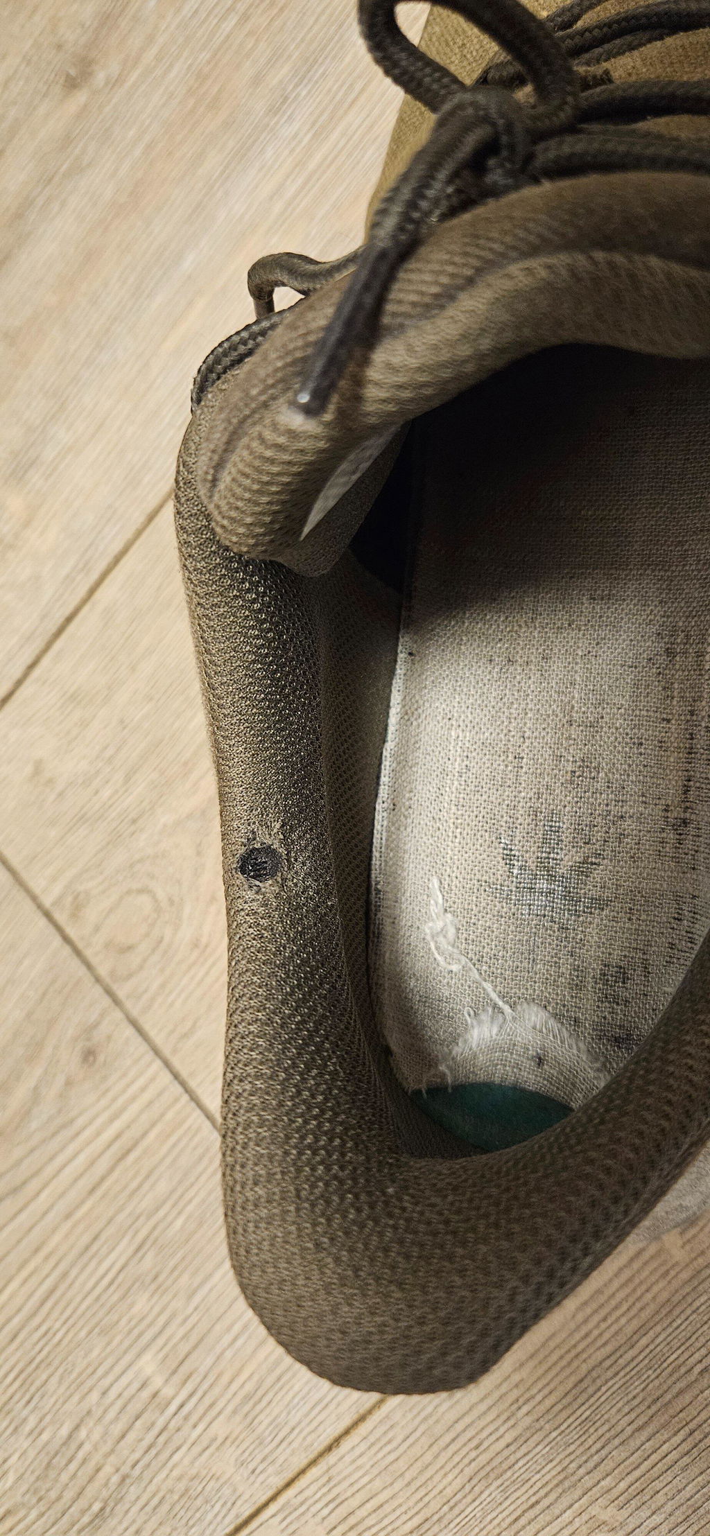 Gute Sneaker, etwas schmal
