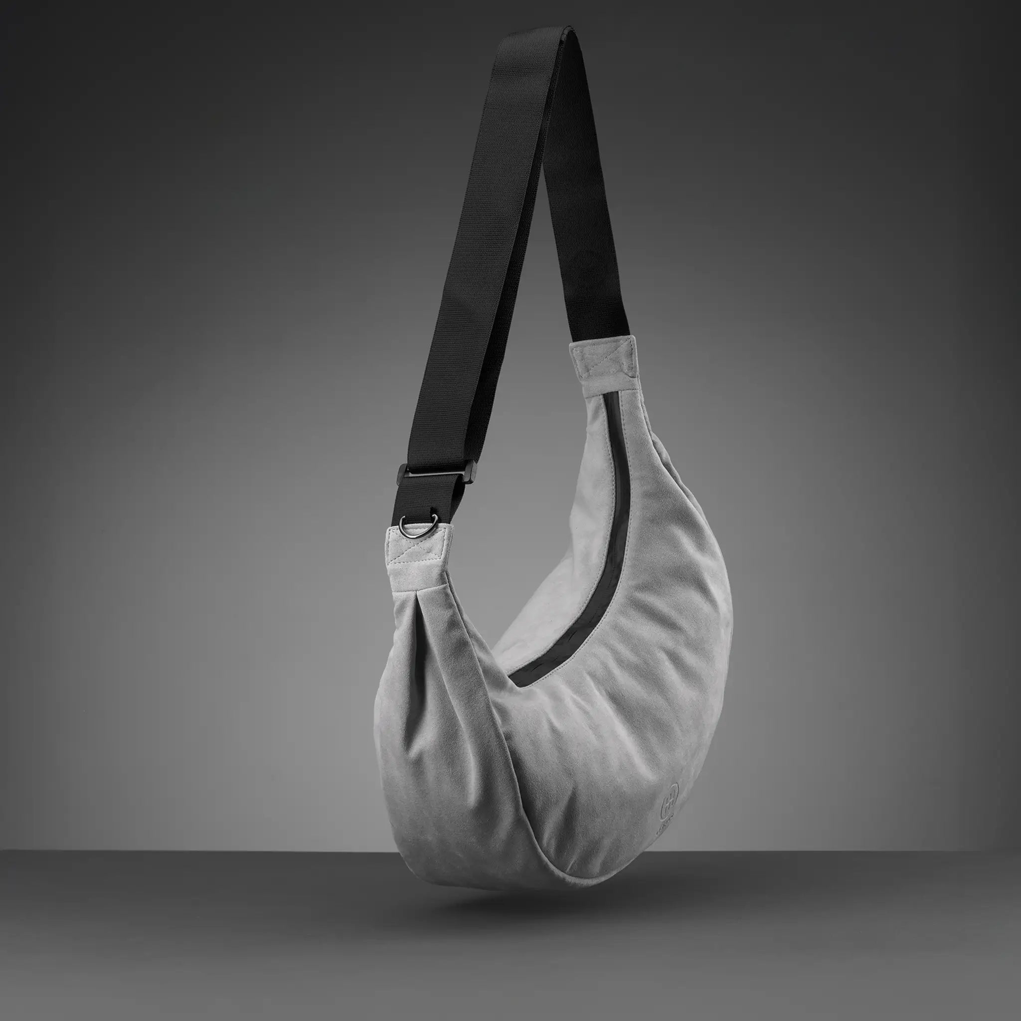 airpaq-moonbaq-epiq-halbmondtasche-lederimitat-upcycling image 6