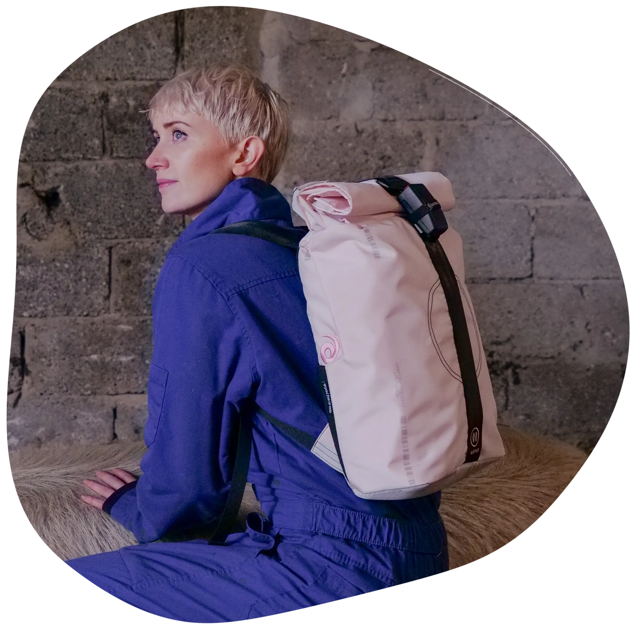 airpaq-schweine-rolltop-21l-rucksack-rosa-sonderedition image 8