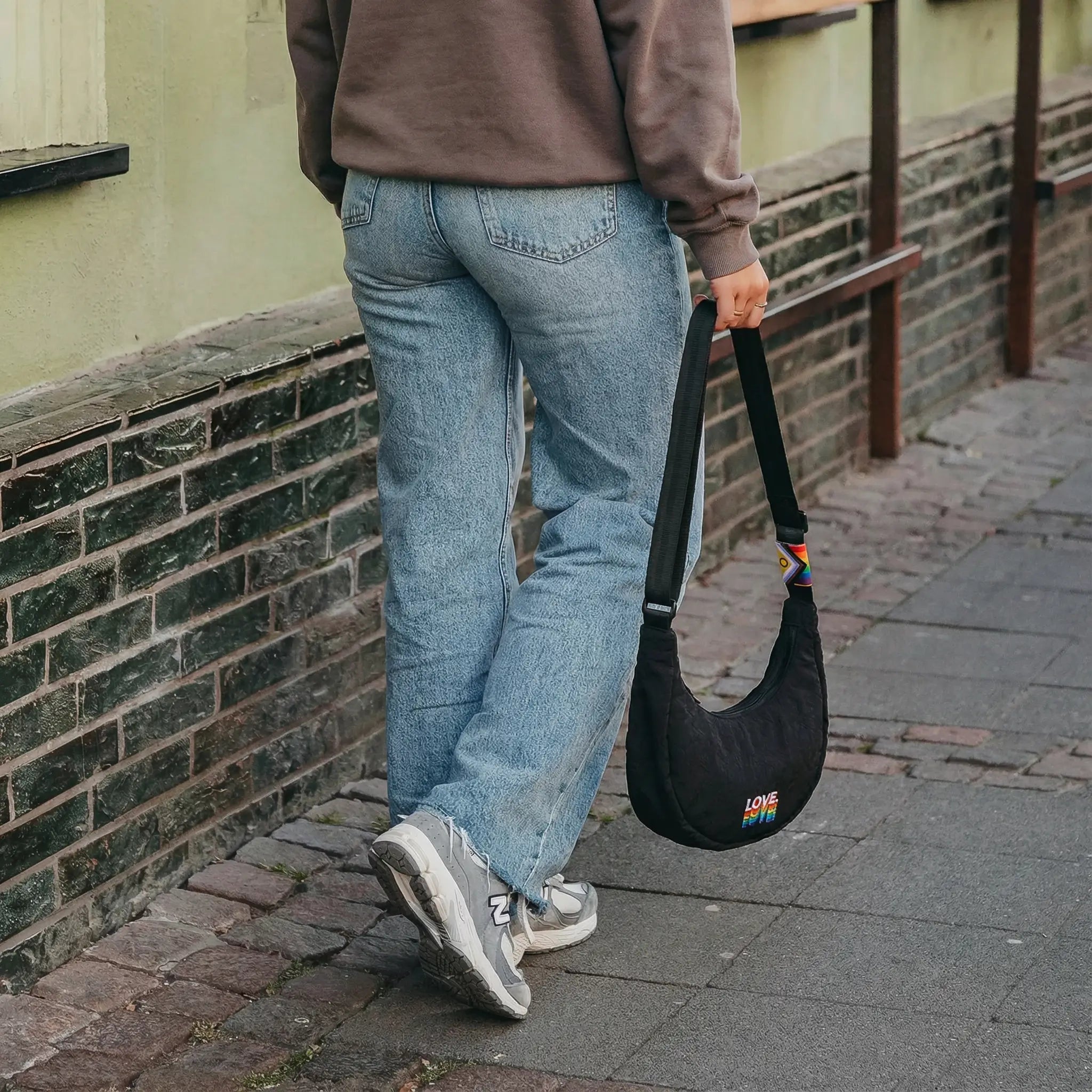 airpaq-pride-moonbaq-mini-3l-bauchtasche-wasserabweisend-upcycling image 8