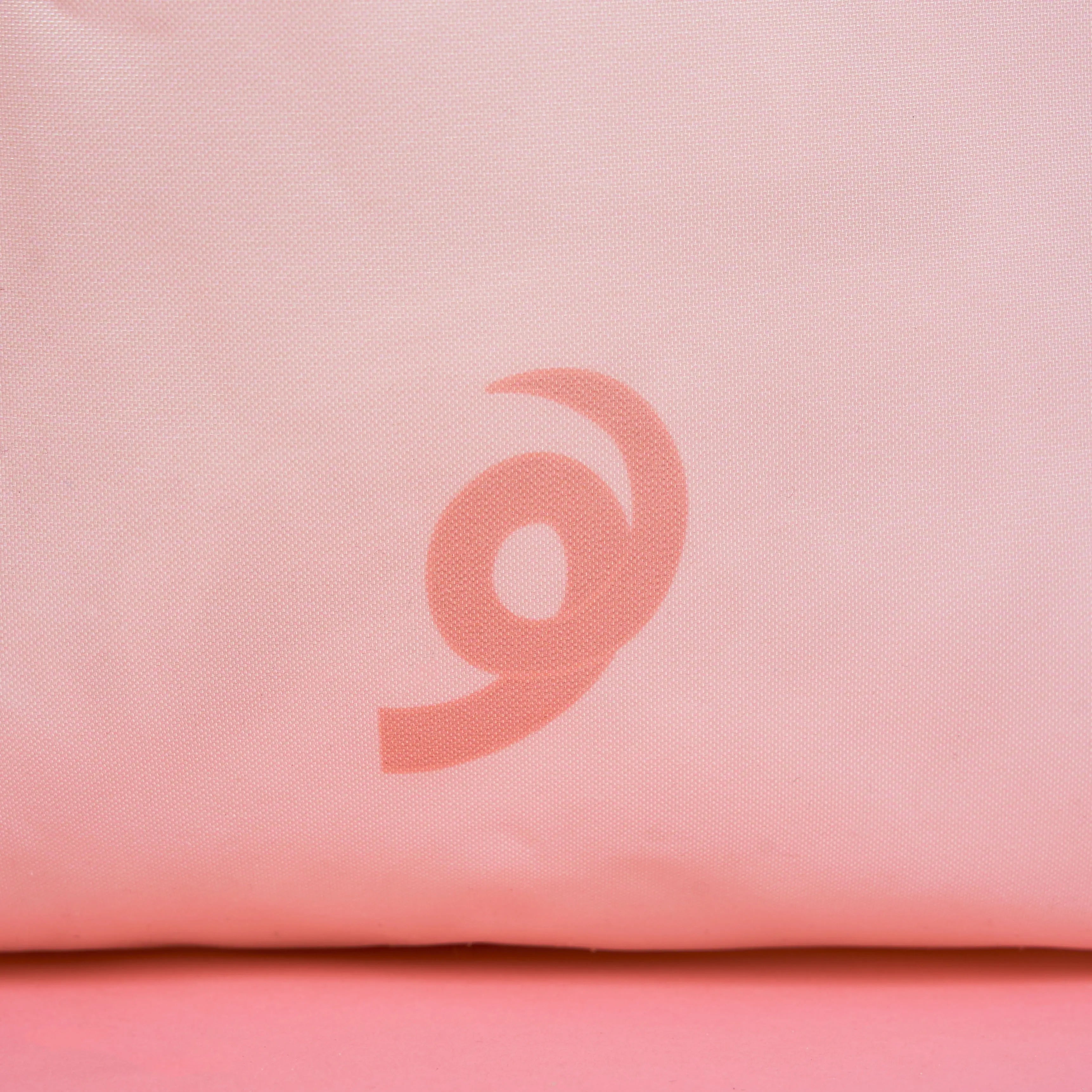 airpaq-tote-baq-schweine-edition-upcycling-tasche-aus-airbag image 2