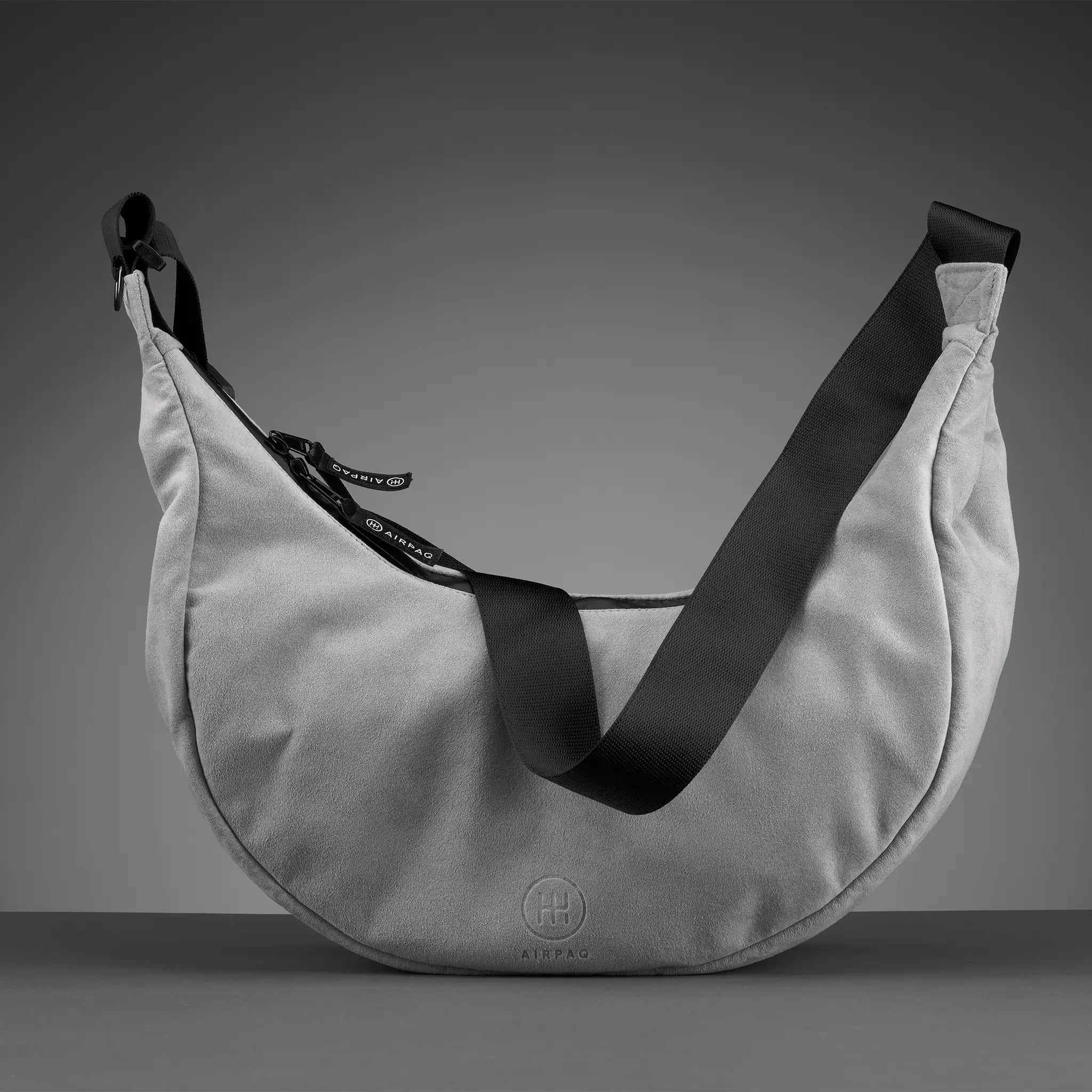 airpaq-moonbaq-epiq-halbmondtasche-lederimitat-upcycling image 3