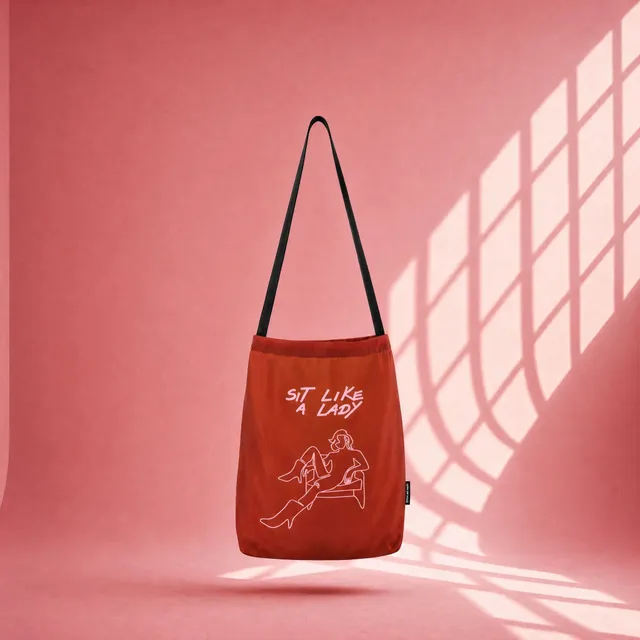 airpaq-period-power-tote-baq-upcycling-tasche-aus-sicherheitsgurt image 1