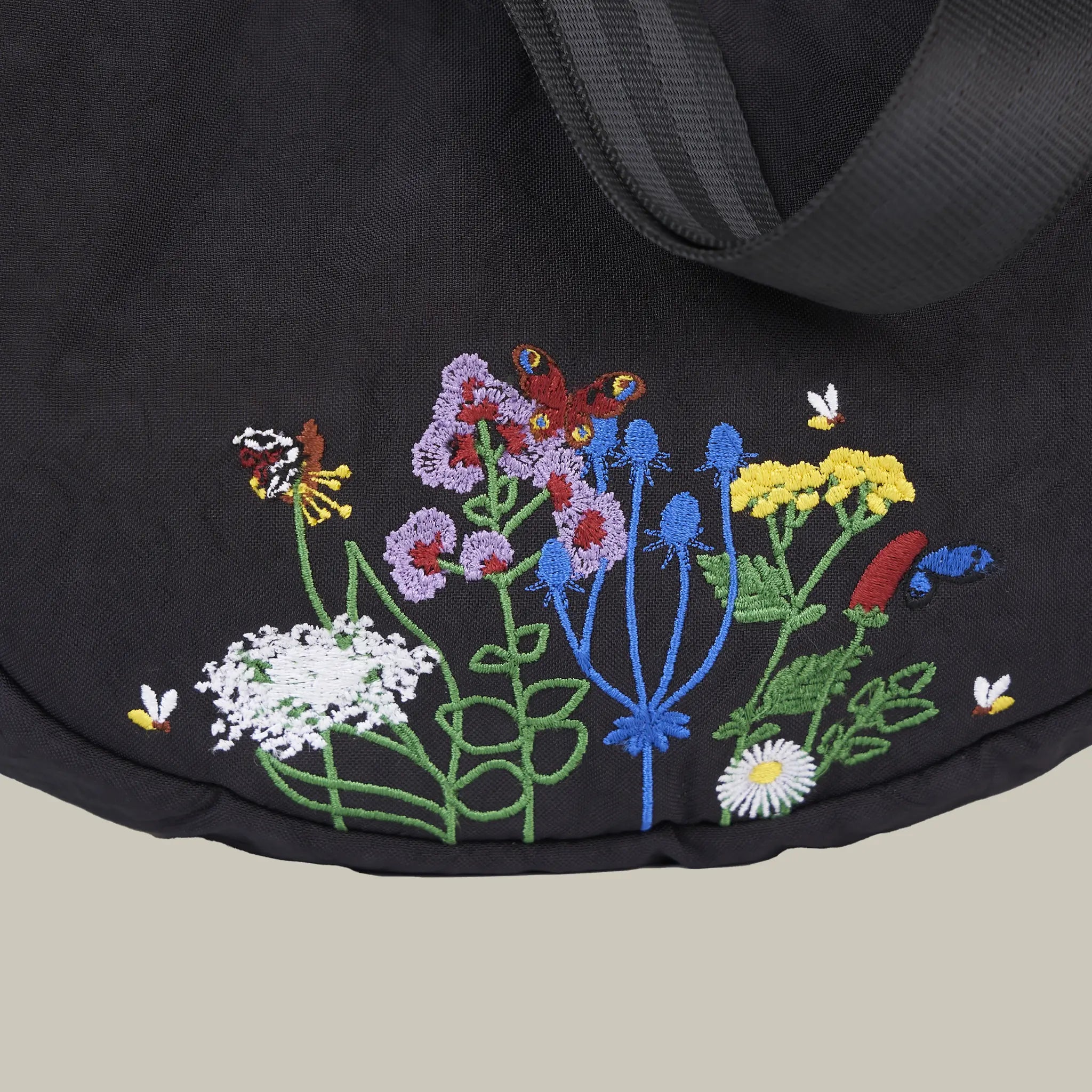 airpaq-robinga-moonbaq-mini-sonderedition-upcycling-bauchtasche image 4