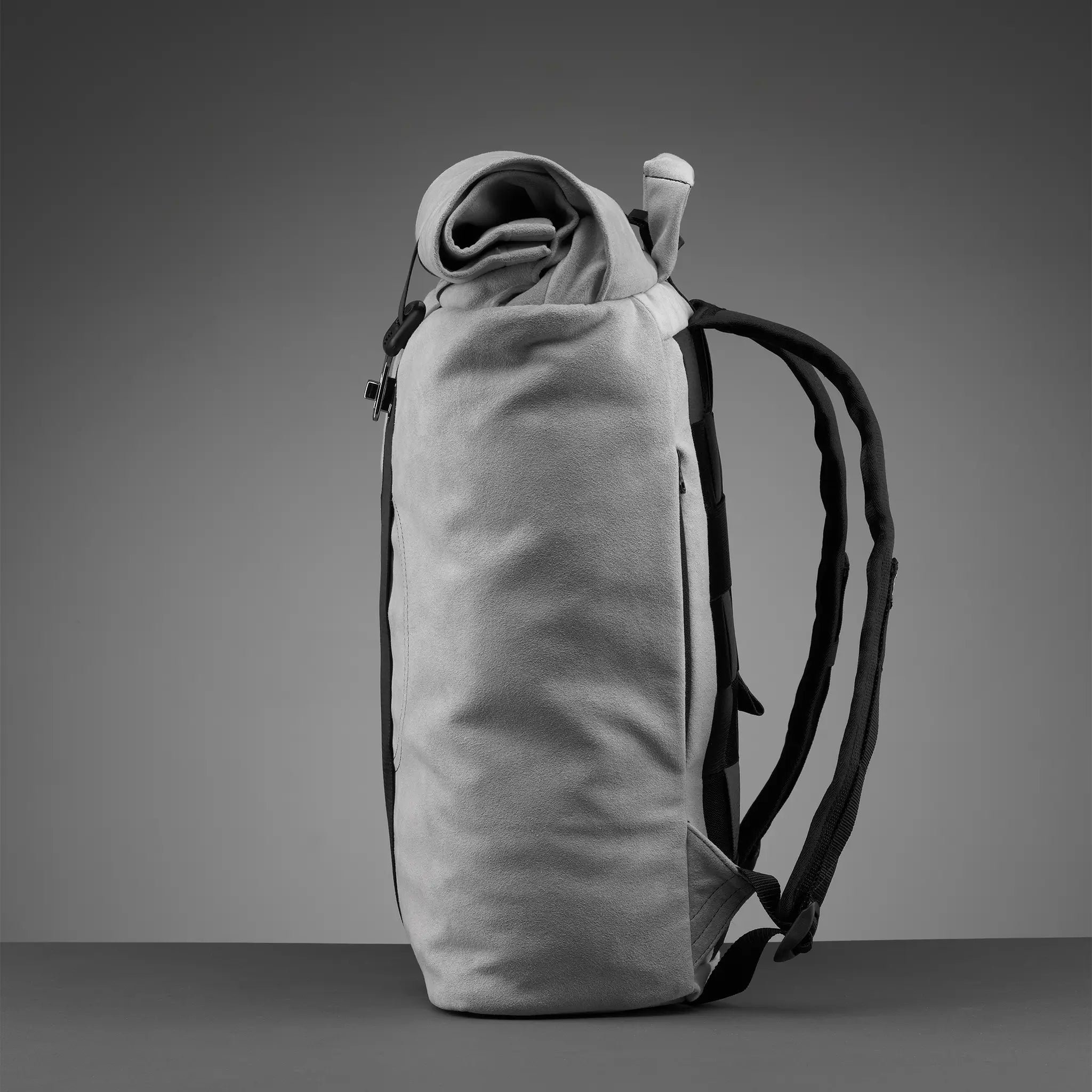 airpaq-rolltop-epiq-upcycling-rucksack-aus-ultrasuede image 7