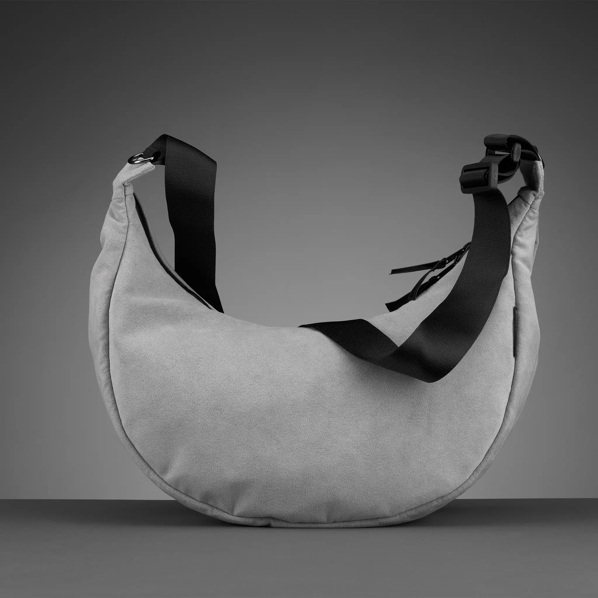 airpaq-moonbaq-epiq-halbmondtasche-lederimitat-upcycling image 4