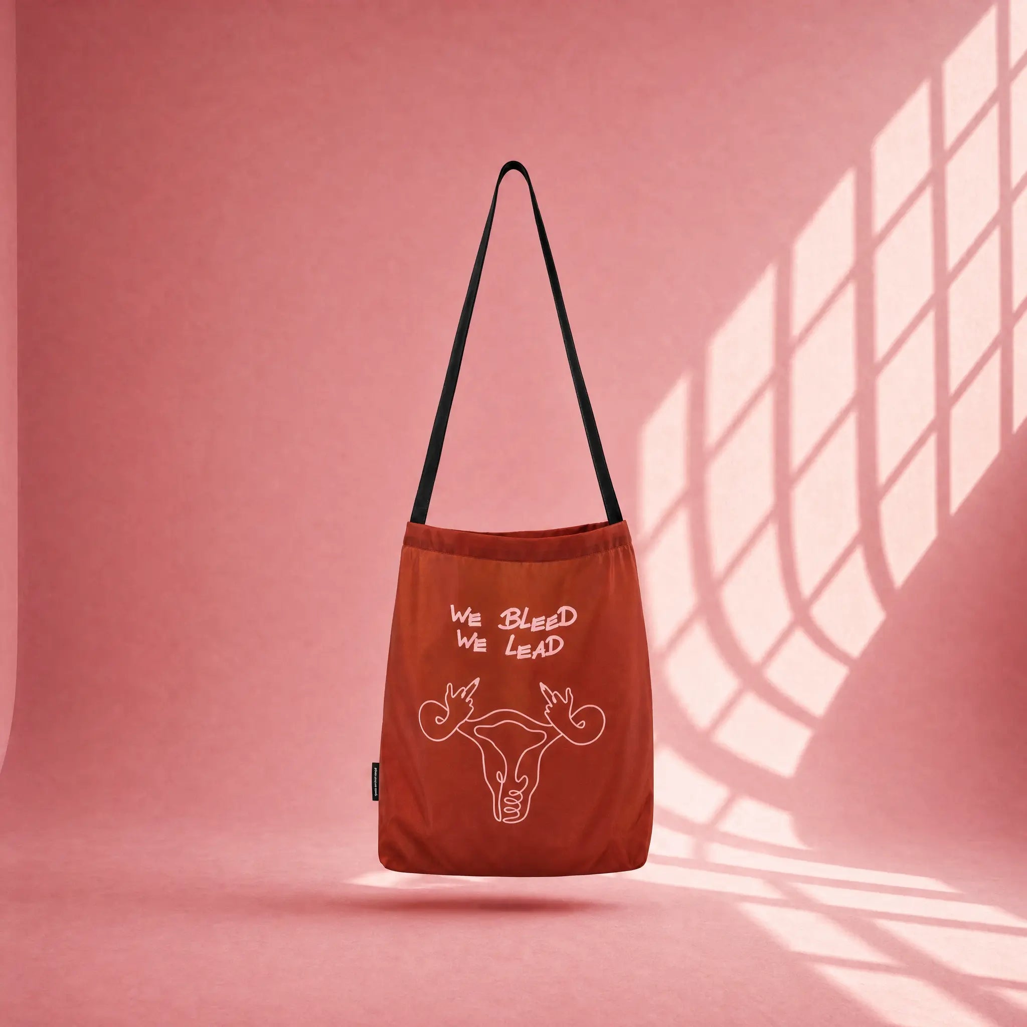 airpaq-period-power-tote-baq-upcycling-tasche-aus-sicherheitsgurt image 2