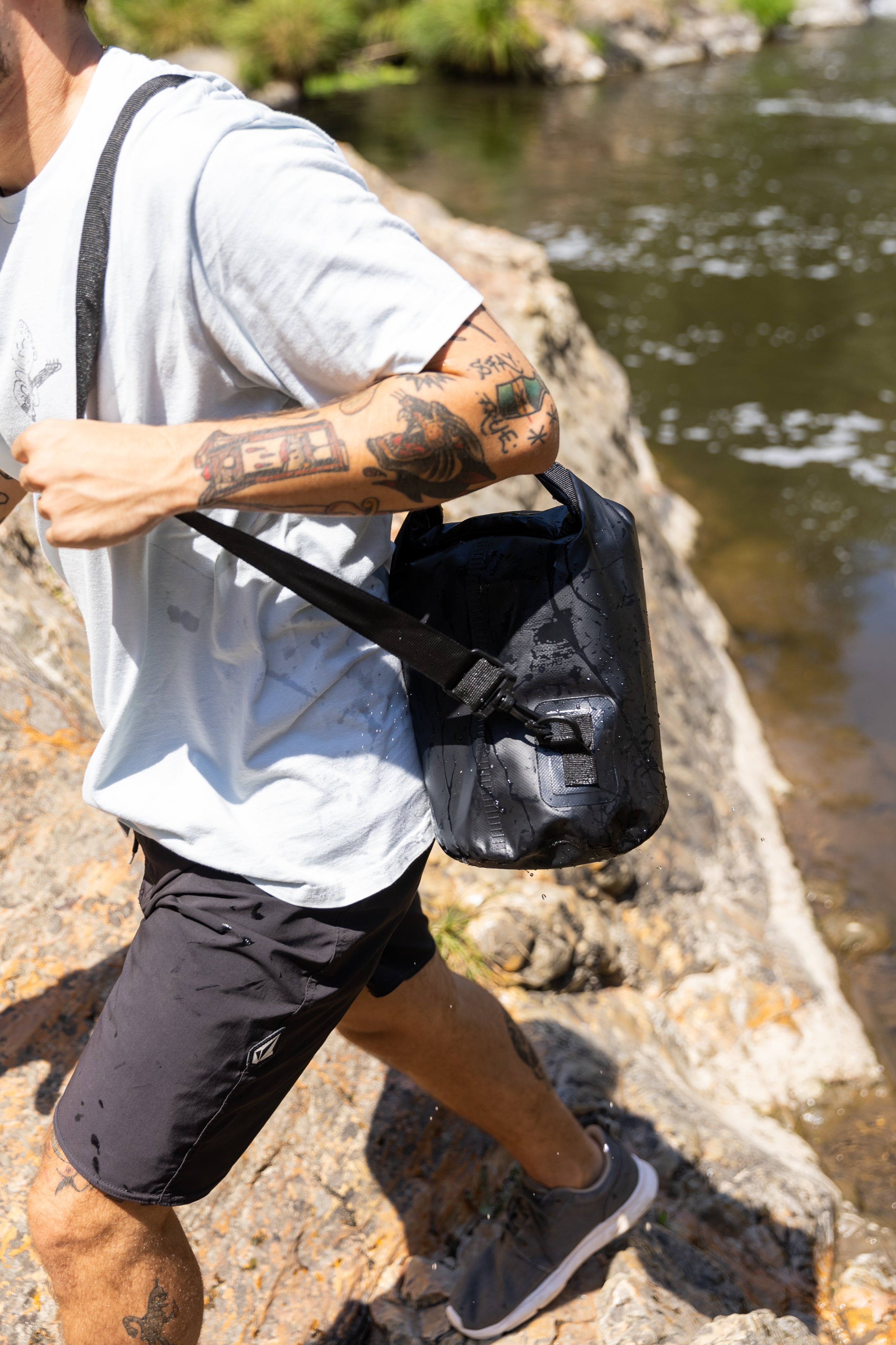 8000kicks-waterproof-dry-bag-10-liter-schwarz image 6