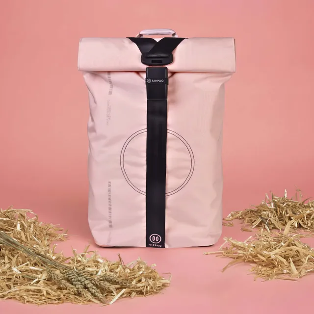 airpaq-rolltop-35l-rucksack-schweine-edition-rosa-upcycling image 1