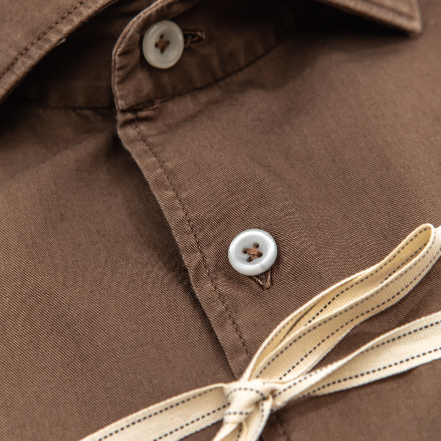 alessandro-lamura-herren-hemd-braun-aus-baumwoll-gabardine image 3