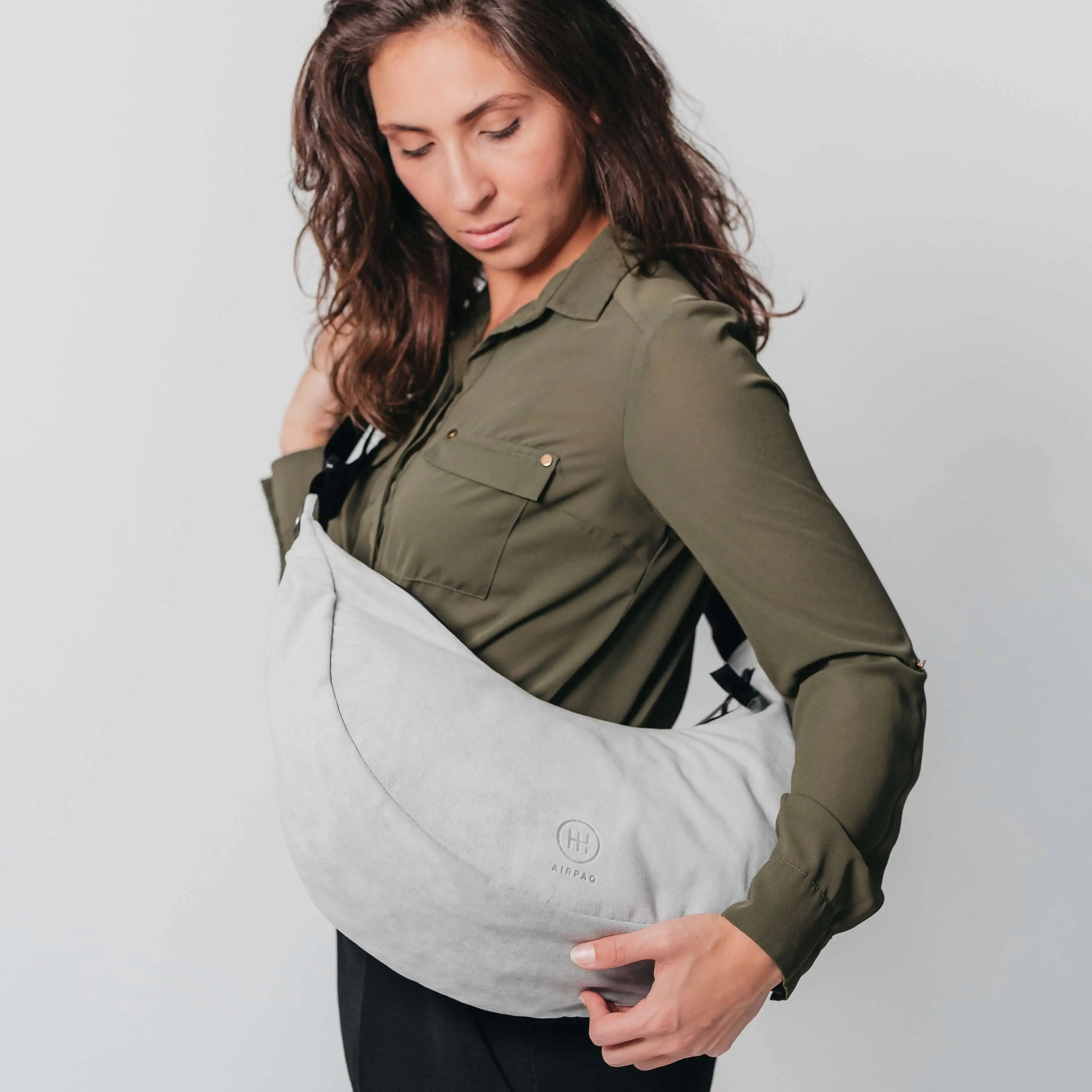 airpaq-moonbaq-epiq-halbmondtasche-lederimitat-upcycling image 7