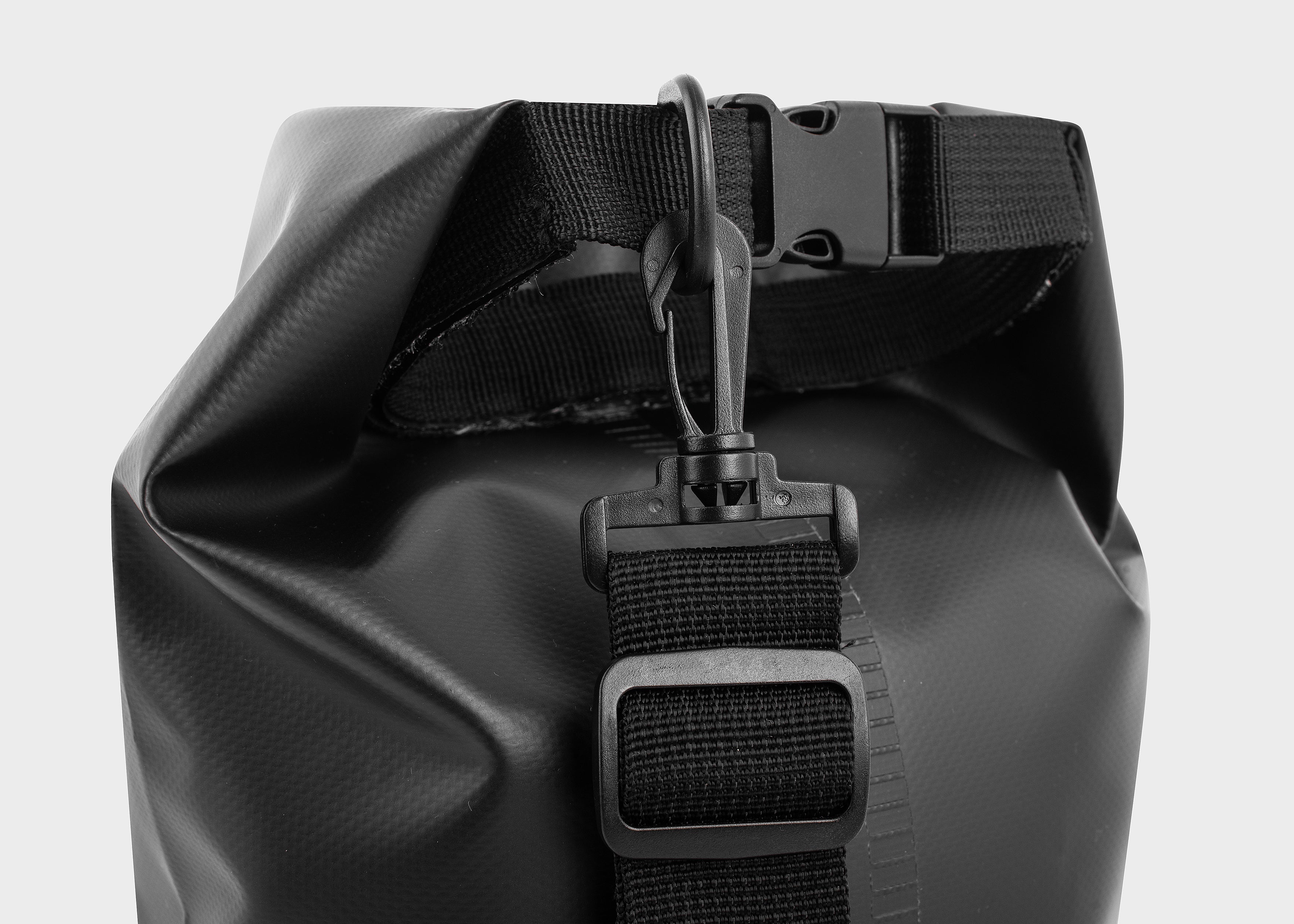 8000kicks-waterproof-dry-bag-10-liter-schwarz image 3