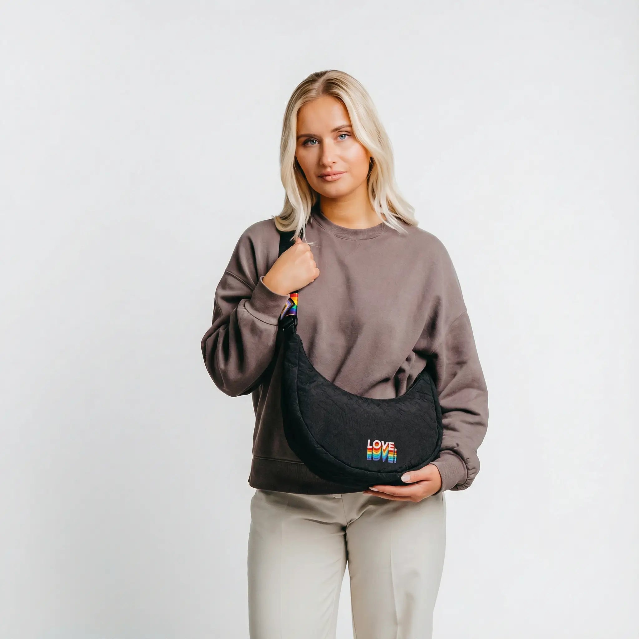 airpaq-pride-moonbaq-mini-3l-bauchtasche-wasserabweisend-upcycling image 3
