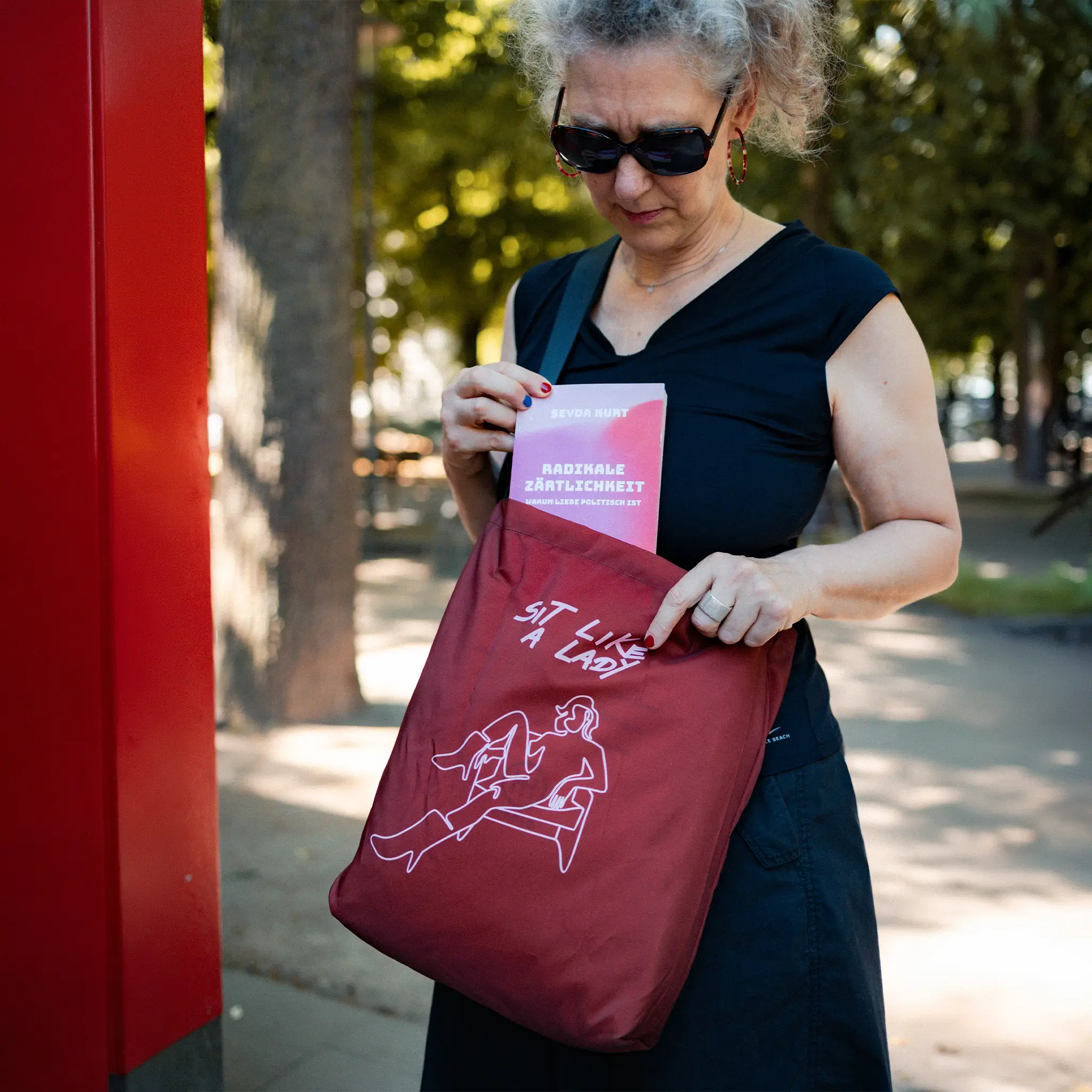 airpaq-period-power-tote-baq-upcycling-tasche-aus-sicherheitsgurt image 5
