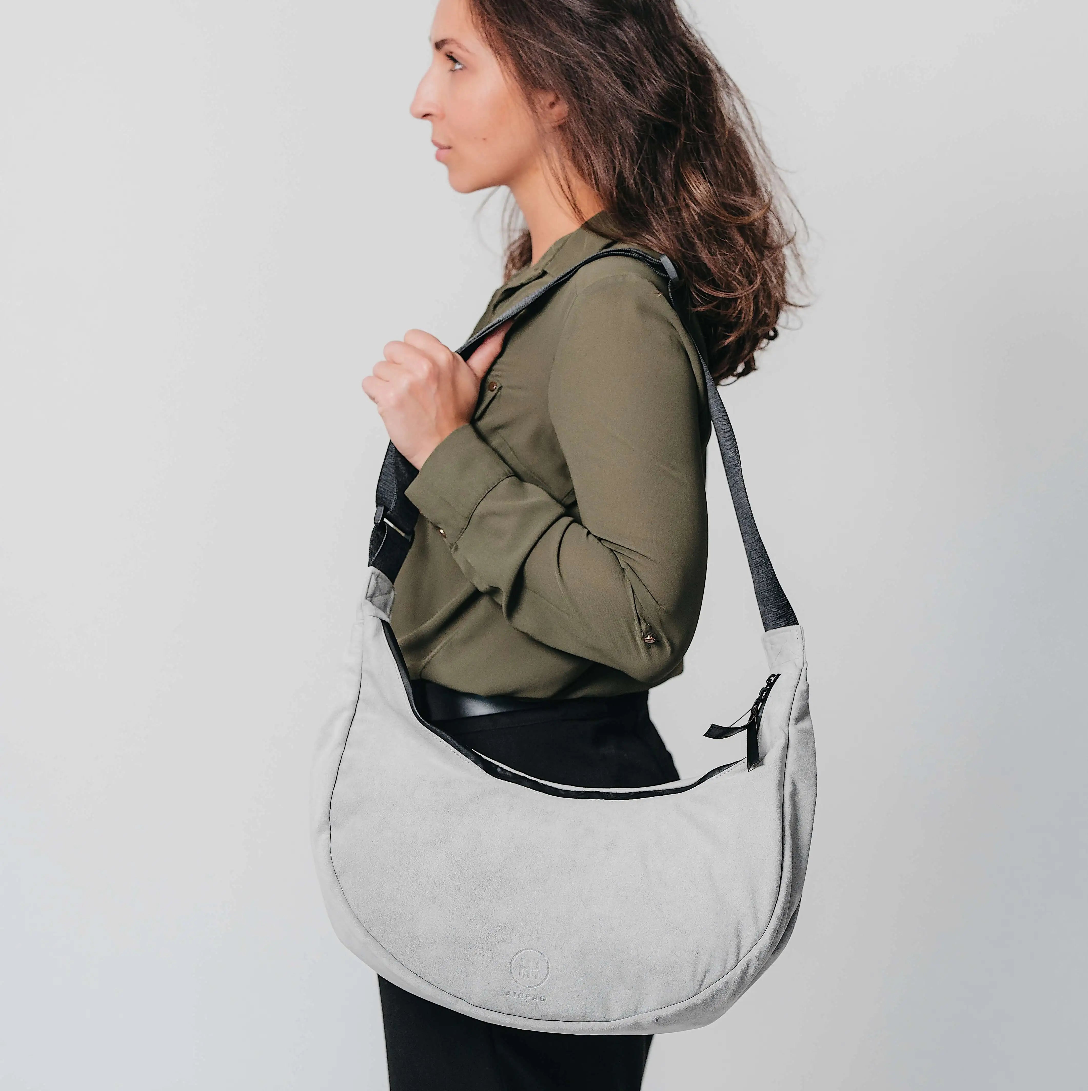 airpaq-moonbaq-epiq-halbmondtasche-lederimitat-upcycling image 8